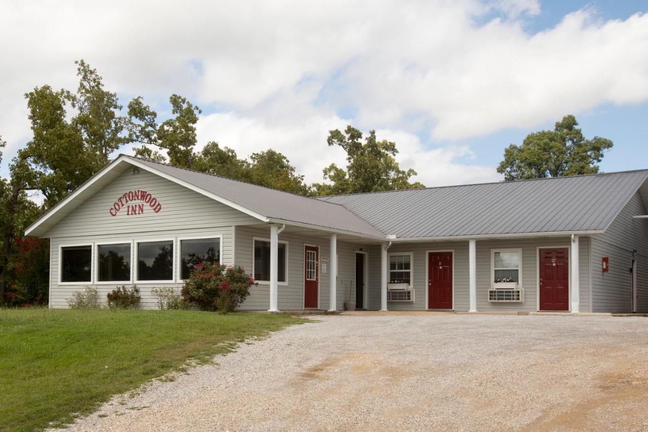 Cottonwood Inn Salem Exterior photo